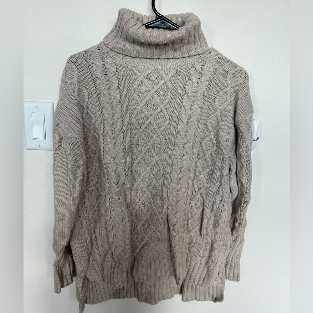 Tuckernuck Cable knit Turtle Neck Sweater. Size small.